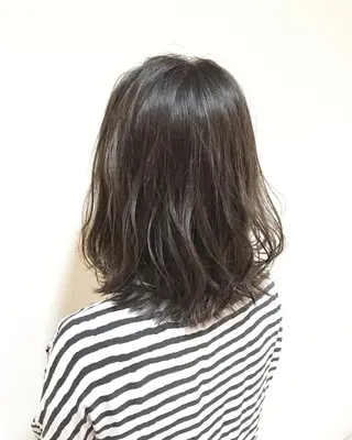 ミディアム カラー Miru by INCE HAIRのヘアスタイル
