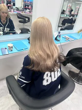 ロング カラー モテ髪ハイトーン🫧 serina🎀池袋のヘアスタイル