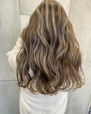 ロング カラー ヘアアレンジ アイブロウ 東 寛道のヘアスタイル