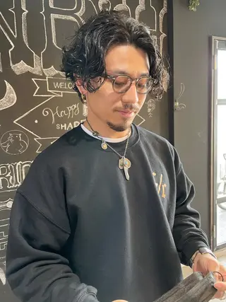 ミディアム パーマ メンズ 俵 知広のヘアスタイル