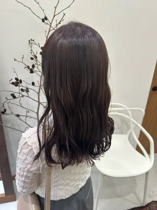 ミディアム なつめ🐶ショート ベージュカラーのヘアスタイル
