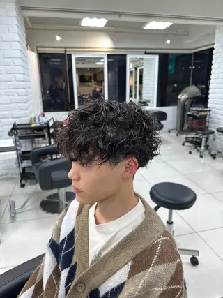 ショート パーマ メンズ フェザーパーマ職人 🪶ryosukeのヘアスタイル