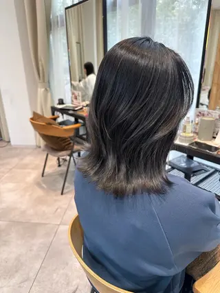 ミディアム カラー VIEWユリナ メイク/ カットのヘアスタイル