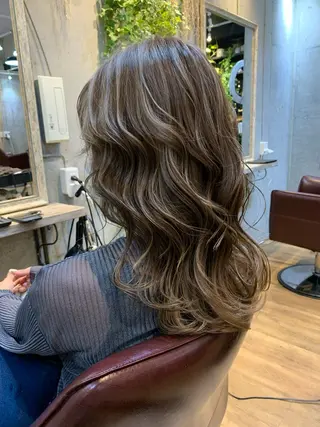 セミロング カラー 安達 俊亮のヘアスタイル