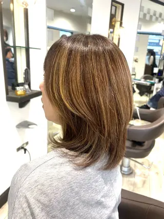 ミディアム 花澤 文子のヘアスタイル