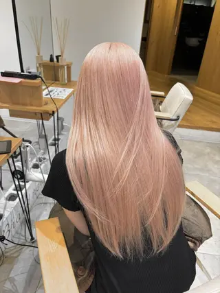 ロング カラー 肌に馴染むハイトーン /ミルクティーカラーのヘアスタイル
