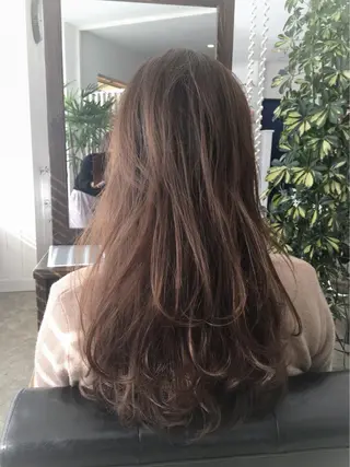 ロング 佐山 眞紀のヘアスタイル