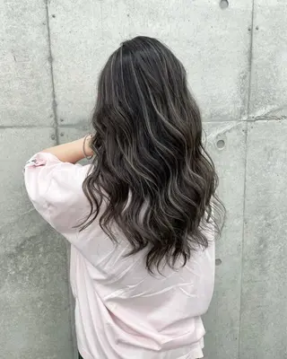 ロング 手島 カミラのヘアスタイル