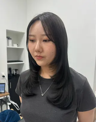 ロング カラー 𝘀𝗮𝗲 ⑅*/ 艶髪/ショートボブのヘアスタイル
