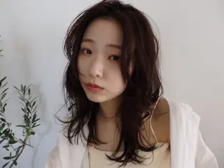 セミロング 暖色カラー 奥村陽花のヘアスタイル