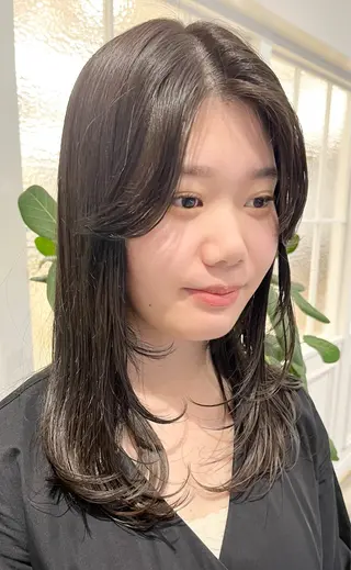 セミロング 會田 /レイヤーカットのヘアスタイル