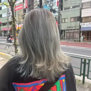 ミディアム カラー 若狭 彩花のヘアスタイル