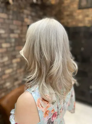 セミロング カラー ✨ハイトーン✨ダブル カラー✨シバサキのヘアスタイル