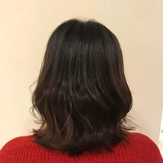 ミディアム カラー 菅 由梨菜のヘアスタイル