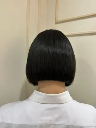 ミディアム レイヤー 艶々カラーのヘアスタイル