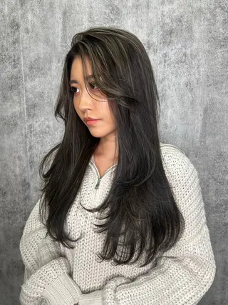 ロング 🌟小顔レイヤー× 赤み消し透明感カラーのヘアスタイル