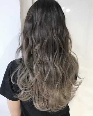 ロング カラー ヘアアレンジ ハイトーン/韓国風 🤍Nacchi🐈のマツエク・マツパデザイン