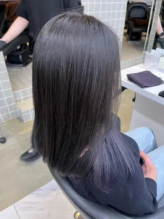 セミロング 寒色＆ブリーチ特化 寒色MiOのヘアスタイル