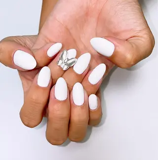 ネイル VIERU 🌈🎀💖のネイルデザイン