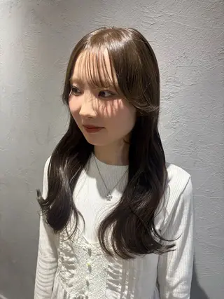 ロング カラー Maki /カラー/ブリーチのヘアスタイル