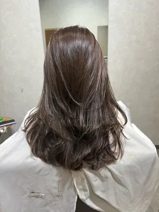 カラー Bish Yanaのヘアスタイル