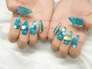 ネイル 魚谷 日菜のネイルデザイン