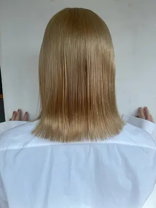 ミディアム カラー 💓パーマ，💗 レイヤーカットのヘアスタイル