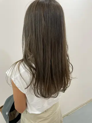 ロング カラー akane .のヘアスタイル