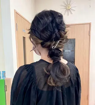 セミロング ヘアアレンジ yui .のヘアスタイル