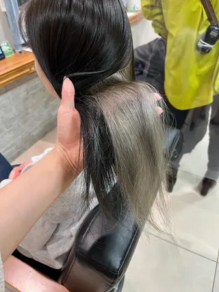 セミロング カラー 透明感ハイトーン🦄 キラ🌈のヘアスタイル