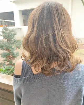 セミロング カラー 艶髪・酸性ストレート フリツのヘアスタイル