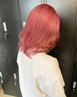 ミディアム 韓国風レイヤー ハイトーンRYOTAのヘアスタイル
