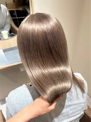 ミディアム 西田 朋華のヘアスタイル