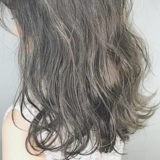 ミディアム カラー ア イカのヘアスタイル