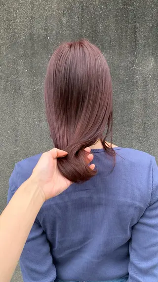 ミディアム カラー ~洗練ナチュラル~ 🪵 岡田 知佳のヘアスタイル