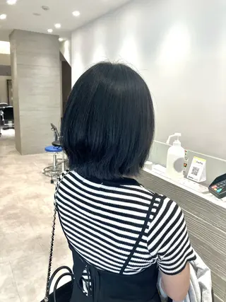 ショート カラー サキ🤍ハイトーン 🩰くびれ巻きヘアのヘアスタイル