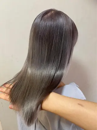 セミロング レイヤー×艶髪特化 マネージャー安藤光司のヘアスタイル