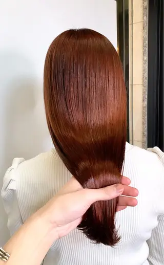 セミロング カラー ヘアアレンジ 🌟小顔レイヤー× 赤み消し透明感カラーのヘアスタイル