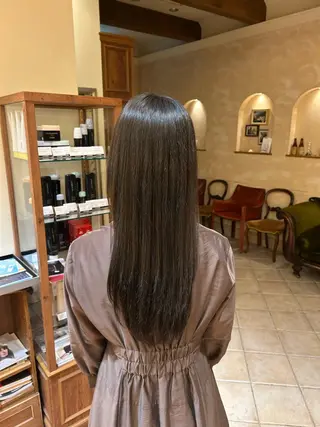 カラー 根本 琴子のヘアスタイル