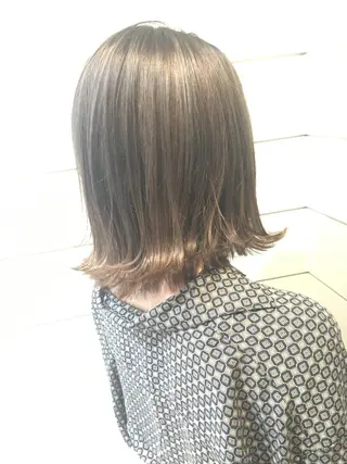 ミディアム カラー 鍵山 千秋のヘアスタイル