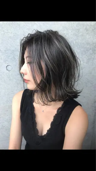ミディアム カラー ヘアアレンジ 白髪ぼかしハイライト バレイヤージュヤマトのヘアスタイル