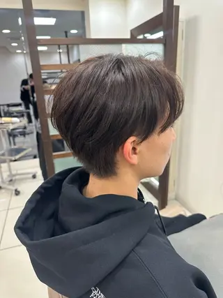 メンズ メンズ特化シャドウパ ーマラウンドマッシュのヘアスタイル