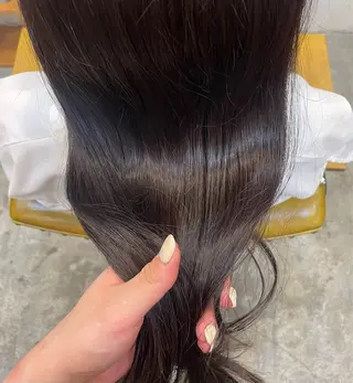 カラー ayane / ロングレイヤーカットのヘアスタイル
