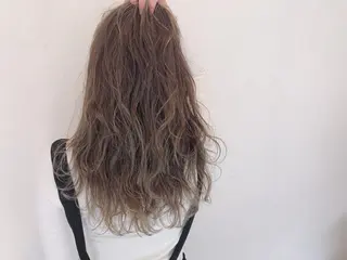 ロング カラー 伊藤 さやかのヘアスタイル