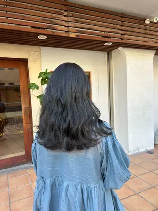 ロング カラー putri 川邉 優花のヘアスタイル