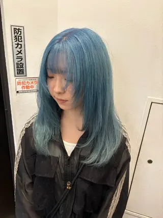 セミロング カラー _WHITE / KENTOのヘアスタイル