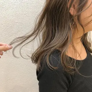 セミロング H梅田 / 811 堀本菜奈のヘアスタイル
