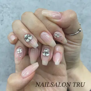 ネイル 𝐼𝑁𝑂𝑈𝐸 𝑀𝐼𝐴のネイルデザイン