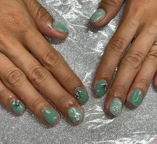 ネイル VIERU 🌈🎀💖のネイルデザイン