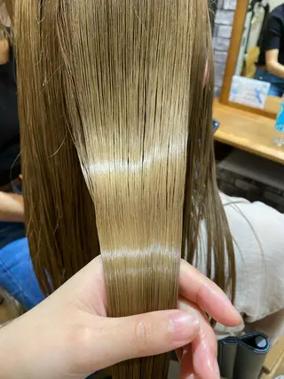 ロング 新谷 桃子のヘアスタイル
